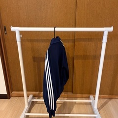 ハンガーラック、高さ調整可の画像