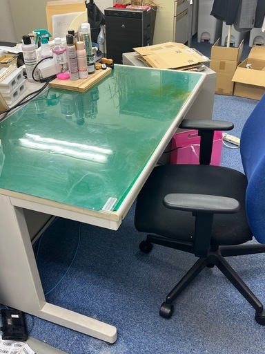【値下げ】オフィス家具一式 30,000円→15,360円 オートフィードシュレッダー・スチール棚2台・デスク4台・袖机4台・スチール