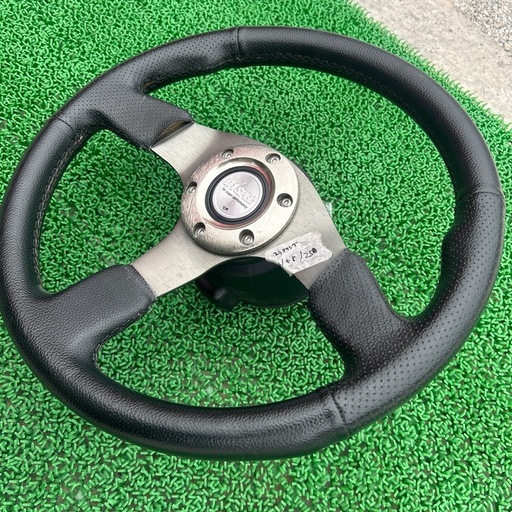 D1 SPEC スポーツステアリング 32cm 社外ハンドル ホーンボタン付