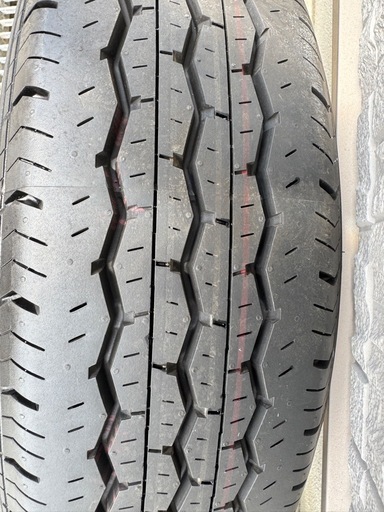 【新車取外し】ハイエース用タイヤ ホイールキャップ＋純正ナット付き