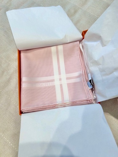 HERMES（エルメス）　ハンカチ　新品タグ付き