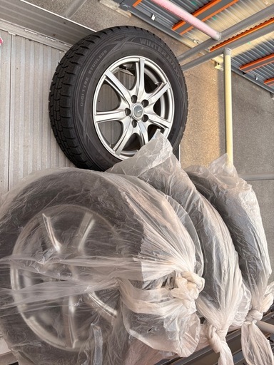 スタッドレスタイヤ　ダンロップ　195/65R15