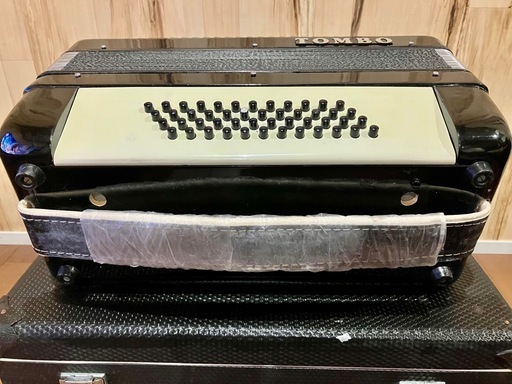 鍵盤楽器、ピアノ TOMBO T48 アコーディオン ハードケース付き