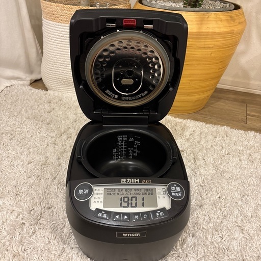 23年製TIGAR 圧力IH炊飯器5.5合JPV-A100