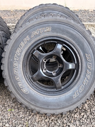 【中古】アルミホイール 16×7J PCD139.7 5穴 4本 （タイヤはおまけ程度）