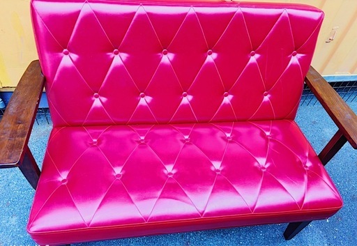 【TOYO FURNITURE】レトロ調 2人掛けソファ レッド 木肘 カリモク風 ?️✨ 
