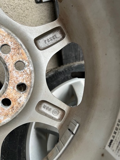 165/65R13    タイヤは古いです