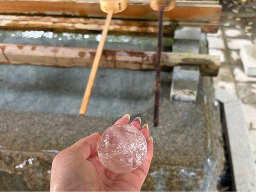虹入り水晶スフィア?約５cm
