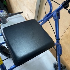 中古品 歩行器 座れる 竹虎ヒューマンケア 介護 ブレーキ 付きの画像