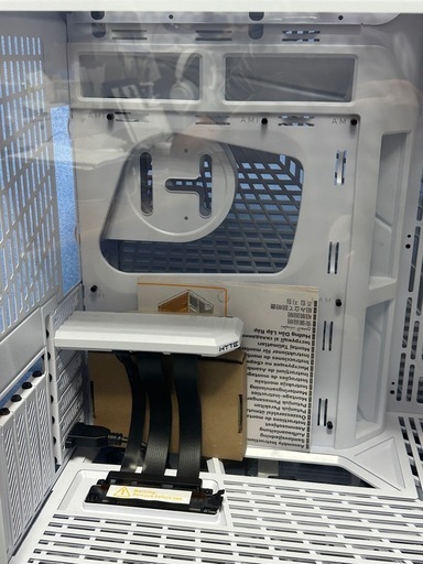 HYTE Y70PCケース ホワイト 本体