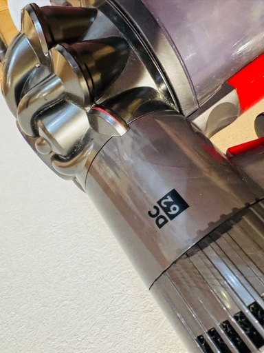 取り置き中　
ダイソン掃除機　スタンドつき　付属品も全てあります。