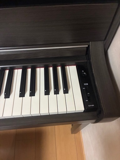 電子ピアノ　ヤマハ　グラビノーバ　CLP-675