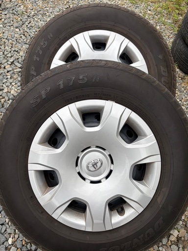 ハイエースワゴンGL　ダンロップ　　195／80　R15　純正ホイール付き