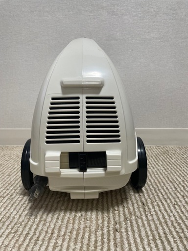 ナショナル　レトロな真っ白の掃除機