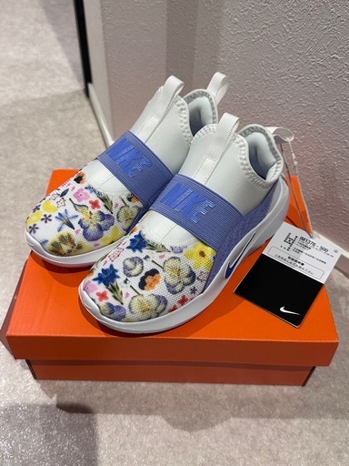 新品未使用★NIKE ナイキ　スニーカー　花柄　