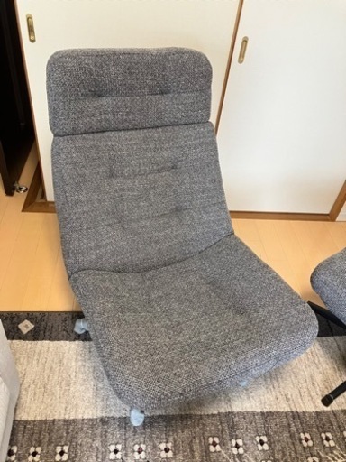 オットマン付きソファー