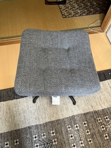オットマン付きソファー