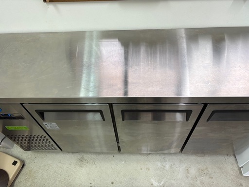 値下げお問い合わせください！【美品】JCM コールドテーブル冷蔵庫 3枚扉 1500mmクラス 動作良好
