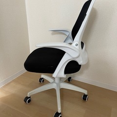 HBADA J1 Penguin-inspired オフィスチェアの画像