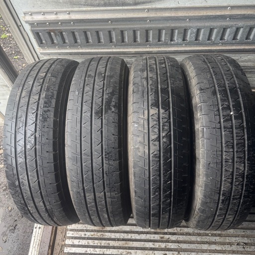 YOKOHAMA BluEarth-Van 195/80R15 107/105L LT 夏タイヤ　2023年製　15インチ
