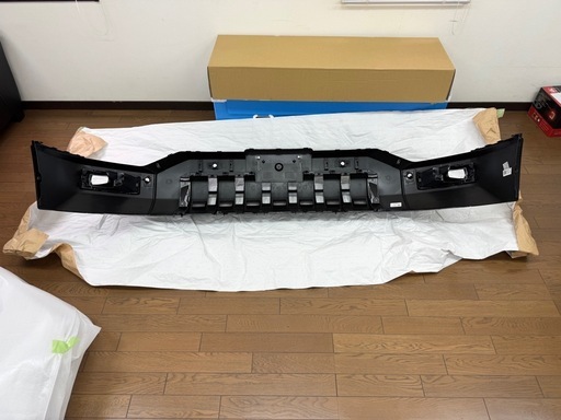 新型デリカ　純正フロントバンパー