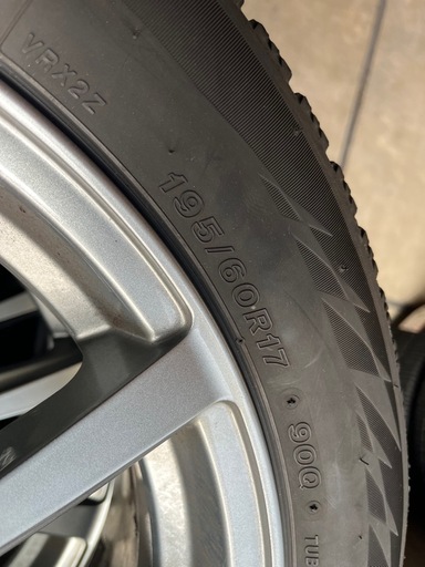 プリウス系195/60R17  社外アルミ