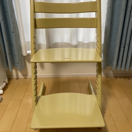 ストッケ　チェア　クリームイエロー