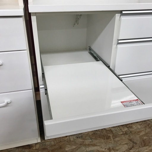 ジャングルジャングル貝塚店　食器棚　白　ホワイト　2枚扉　引き出し　3段　スライドテーブル　コンセント　コード　磨りガラス　棚　高さ調