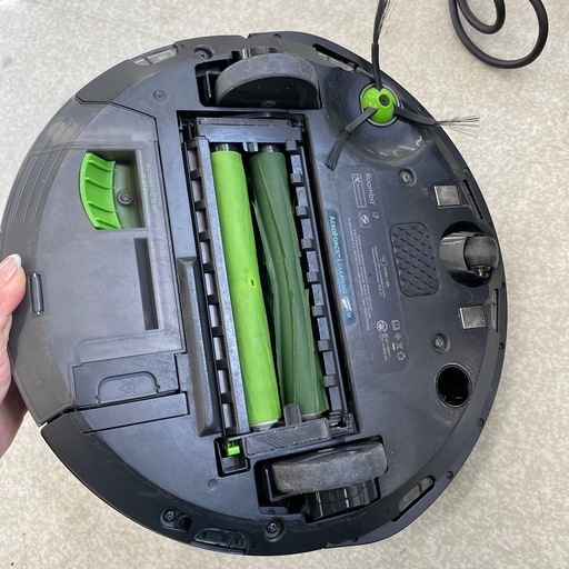 店2606-591 iRobot アイロボット 自動ゴミ収集機能付きロボット掃除機 ルンバi7+ クリーンベース 自動ゴミ収集 通電確
