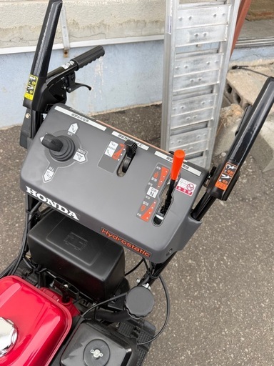 札幌市内配送無料 動作良好 24年購入品 HONDA ホンダ 7馬力 除雪機 HSS760n(J) HST 電動シューター バッテリー