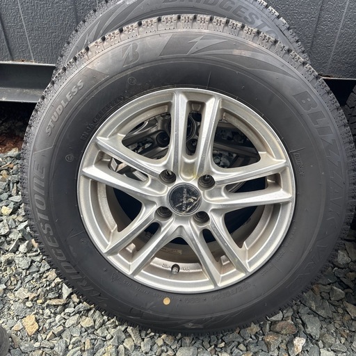 BRIDGESTONE 185/70R14 冬タイヤ　2024年製 バリ山 R6258IS ブリヂストン ブリザック VRX3 185/70R14 88Q 14インチ 