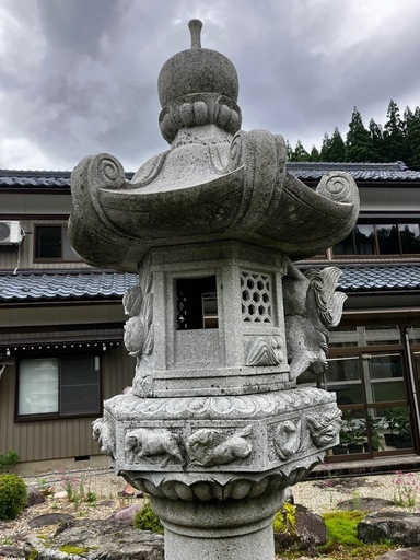 奥の院灯篭　御影石製