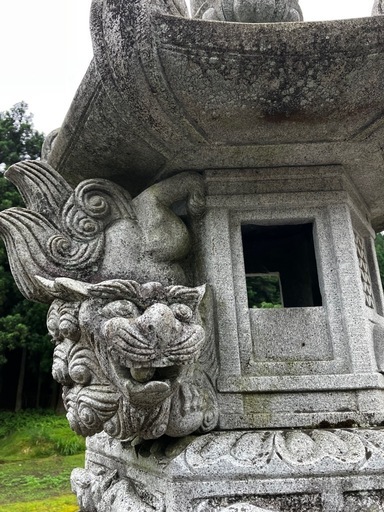 奥の院灯篭　御影石製