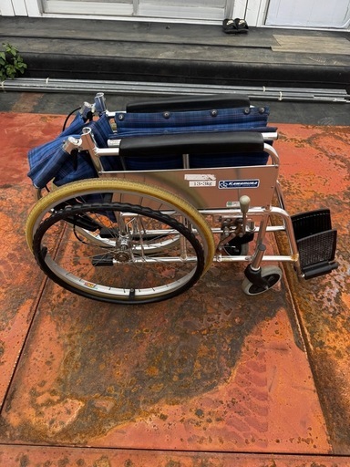 KAWAMURA KA102S-40 自走式車椅子 ノーパンクタイヤ仕様 折りたたみ式 アルミ製 介護用品 動作良好埼玉県