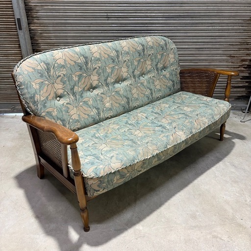 2人掛ソファ WC1002 ベロナベージュ 通販 | 【公式】カリモク家具 【福岡】 カリモク karimoku コロニアル 花柄 2人掛けソファー レトロ 木製 アンティーク