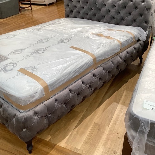 【トレファク神戸南店】KARE×SIMMONSダブルベット（マットレス込み）（軽度の使用感）【取りに来られる方限定】 
