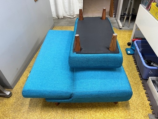 クリーニング済み！2人掛け コンパクトソファベッド　オットマンのセット！　鮮やかなターコイズブルー！