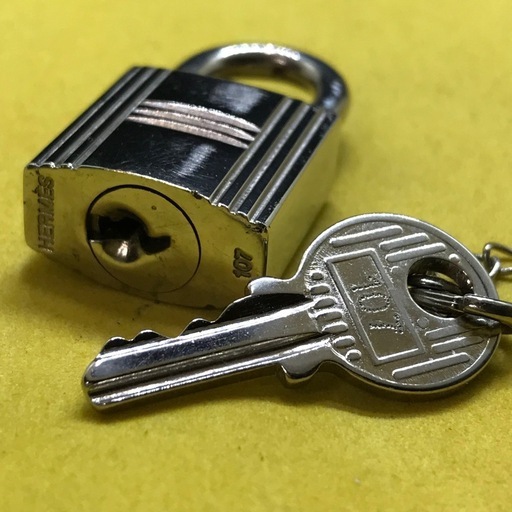 正規品 エルメス パドロック&キー シルバー 良品 チェーン付 楽天市場】エルメス シルバー キーチェーンの通販