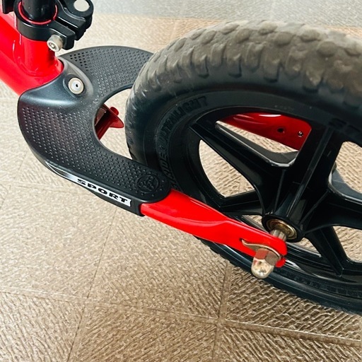 ストライダー スタンド付き 赤 