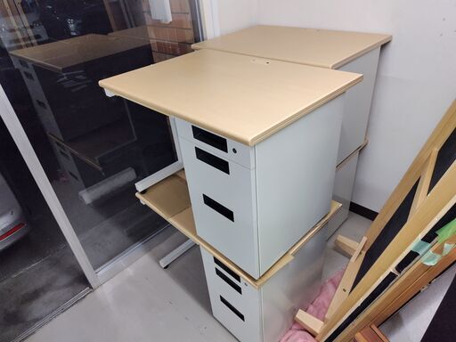 【美品/事務机 4台セット/配送可】PLUS製 片袖机 事務机 4台セット 木目調天板×ホワイト（状態良好・一部パーツ欠品あり