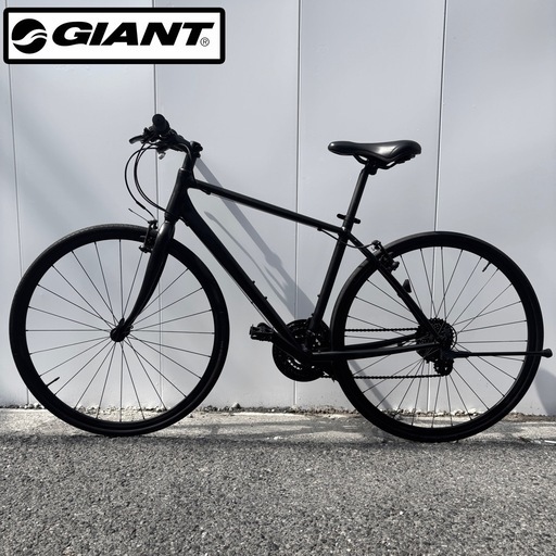 【12万で購入】GIANT クロスバイク 700C 黒 美品 名門シマノ社製24段変速搭載 高級軽量アルミフレーム　ロード ピスト B
