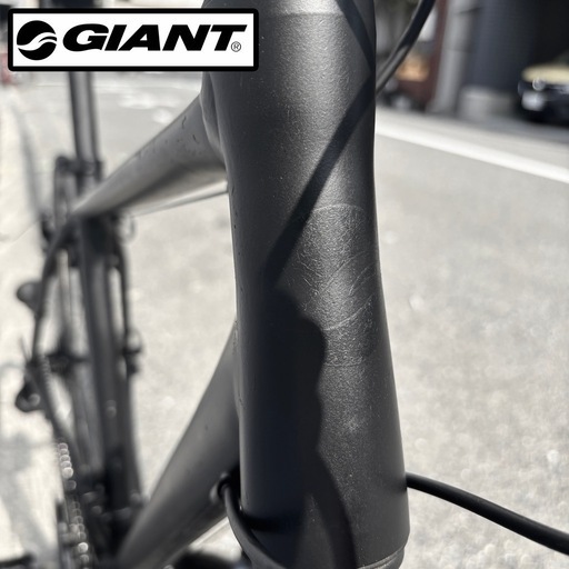 【12万で購入】GIANT クロスバイク 700C 黒 美品 名門シマノ社製24段変速搭載 高級軽量アルミフレーム　ロード ピスト B