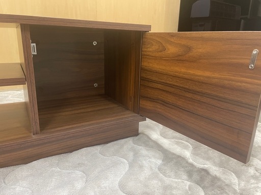 木目調に目が惹かれるローボードな伸縮型テレビボード (ナチュラル 【美品】木目調テレビ台 ローボード 収納付き AVボード ダークブラウン