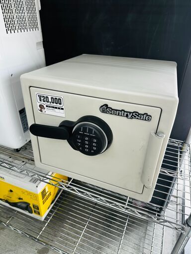 Sentry Safe　耐火金庫 　テンキー