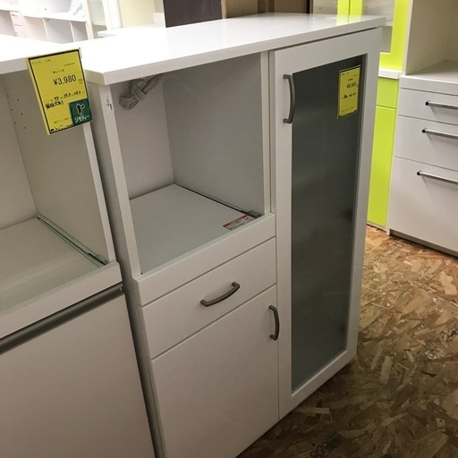 ジャングルジャングル貝塚店　食器棚　引き出し　扉　ガラス窓　コンセント　コード　白　ホワイト　スリム　棚　高さ調節　キッチン収納　スラ