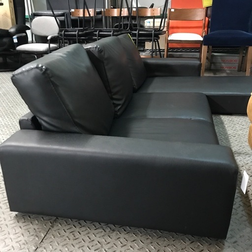 ジャングルジャングル貝塚店　L字ローソファー　黒　ブラック　皮生地　肘置き　シンプル　オシャレ　シック　インテリア　家具　中古　貝塚市
