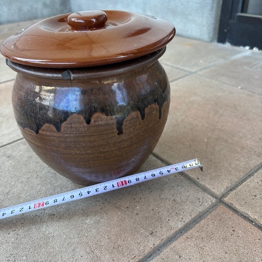 壺ヒビや汚れあり蓋の大きさが合っていませんガーデニングに (大家