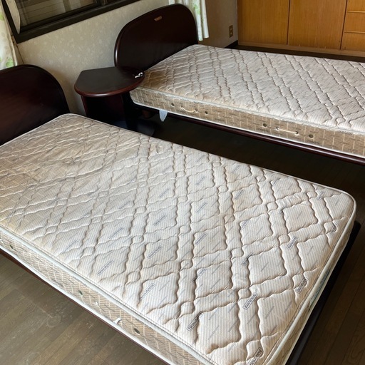 シモンズのツインベッド　棚つき
