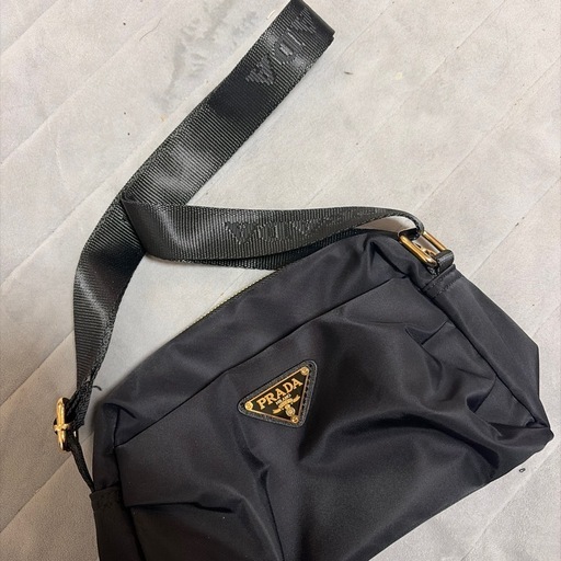PRADAノベルティショルダーバッグ