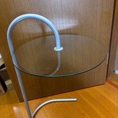 ガラステーブル (ひぃ) 守谷のテーブルの中古あげます・譲ります 